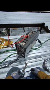 Welding Wire Swap Tutorial 👨‍🏭 . . WWW.BUILDINGAMERICAUSA.COM . . #bluecollar #ironworker #construction #crane #constructionlife #welding #rebar #rodbuster | Building America USA