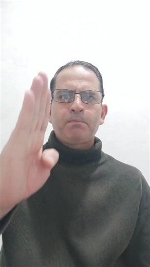 ¿Escribes haz, has o as y dudas cada vez? 😵‍💫 ¡Tranquilo! No eres el único. Estas palabras suenan igual, pero significan cosas totalmente distintas. En este video te lo explico rápido, claro y con ejemplos escolares, para que no las confundas nunca más 👇 ✔️ Haz → Imperativo del verbo hacer y también haz de luz 💡 ✔️ Has → Forma del verbo haber (tú has…) ✔️ As → Carta valiosa 🃏 o persona que destaca 🏆 📚 Ideal para: • Estudiantes • Docentes • Personas que quieren escribir mejor en español 💡