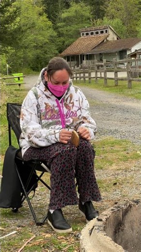 Making spoon from scratch! Now using scouring rush as sand paper