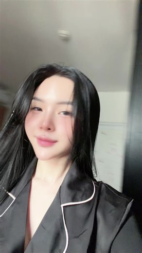 Tóc đen vẫn là chân ái 🤭