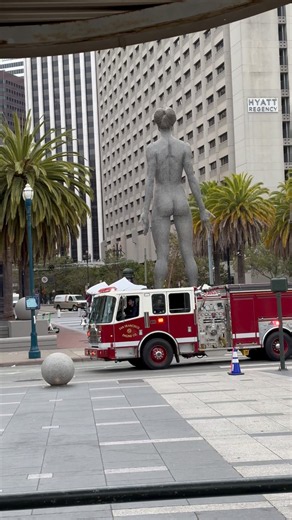 San Francisco Fire Dept Engine Code 3 Response by Embarcadero Plaza! 🇺🇸🚨