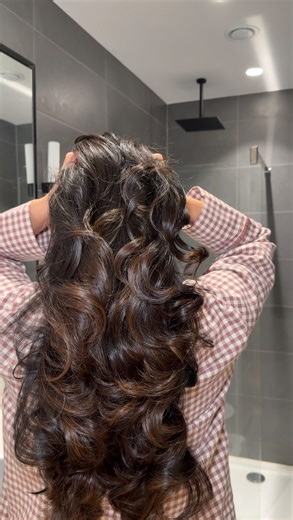 Athira Winny on Instagram: "from shower to bed - my full routine✨🧼🎀🛁🧖🏼‍♀️ hair: @theouai detox shampoo @kerastase_official gloss absolu shampoo and conditioner @gisou honey gloss ceramide therapy hair mask @theouai scalp and body scrub @redken abc leave in treatment @kerastase_official glaze drops @dyson supersonic hair dryer @dysonusa air wrap multi styler @thecurlhalo scalp massager @tangleteezer detangle brush skin: @rhode glazing milk @clinique moistur