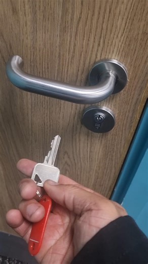 HOW TO - Simply Lock A Door Using A Yale Style Key