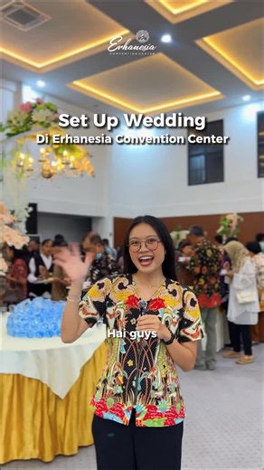 Erhanesia Convention Center on Instagram: "Let’s take a look at Ka Ratna & Ka Rico’s wedding setup 👀✨ Simple but elegant, with everything set up seamlessly—from stage to decoration and lighting. Ready for your special day at ECC? Promo 12 jutaan aja! | Kapasitas up to 700 orang SAVE YOUR DATE NOW! 📞 0851-8999-6665 #ErhanesiaConventionCenter #purbalingga #WeddingVenue #WeddingInspiration #PurbalinggaEvent"