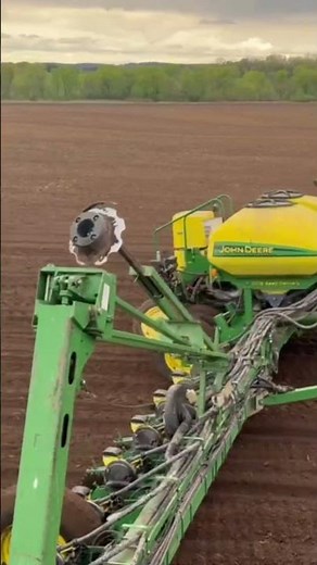our 24 row corn planter in action! this thing ran beyond all spring #newholland #tractor #planter