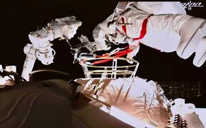 【1080P 第一视角】神十二航天员再次成功出舱