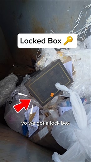 I found a locked box in the trash. 🔑 #dumpsterdiving