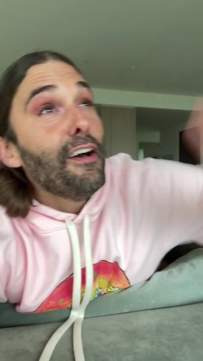 Over the last few decades, researchers have identified 10 different ecotypes of orcas (or commonly called killer whales) - and each ecotype has adapted to their region for diet and hunting behaviors 🤯 AND they have unique dialects like humans! And these different ecotypes don’t intermingle nor interbreed! AND despite their name, they are not even in the whale family, they are in the dolphin family! 🐬 These brilliantly smart animals are fascinating, and after speaking with Dr. Deborah Giles on