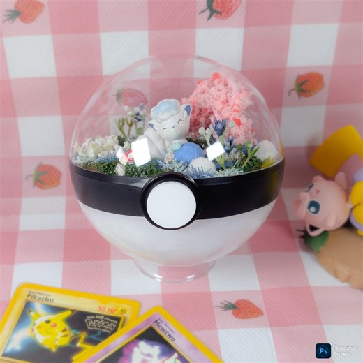 Alolan Vulpix - Pokémon Terrarium Pokeball Diorama Ornament With Stand - Etsy