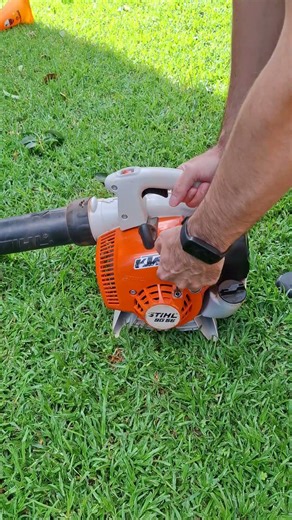 🥶 Starting a cold Stihl bg56 leafblower. #michaelstoolbench #leafblower #stihl #bg56