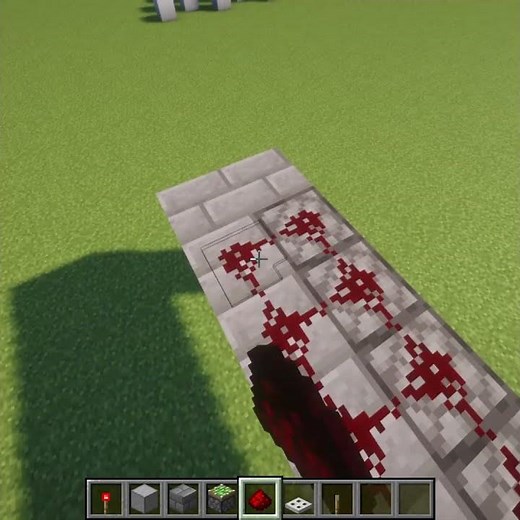 I Made a REALISTIC Garage Door in Minecraft 🚪 #gaming #minecraft