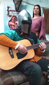 3.9M views · 142K reactions | #กีตาร์เป็นคุณประโยชน์อันล้ำค่า 1 : สร้างความสัมพันธ์ที่ดีให้กับคู่รัก￼ 2 : กิจกรรมส่งเสริมความผูกพันในครอบครัว Happy valentine day ❤️ #ดนตรีคือยาวิเศษ | Bom Sincharoen Acoustic Guitar | Facebook