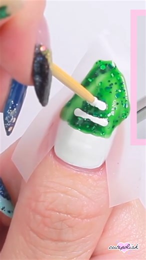 Fun and easy Christmas tree nail art using tape 🎄 #nailart #christmas2025 #christmasnails #fblifestyle | cutepolish