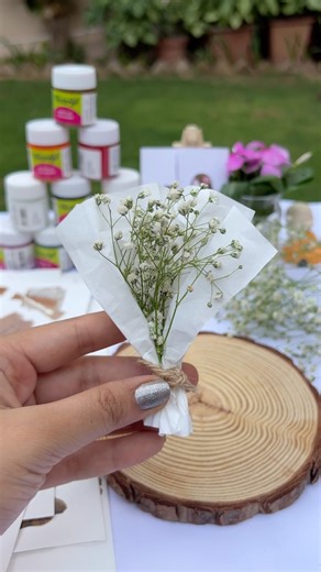 Craft by tulsi | Pretty little gift idea || Diy mini bouquet 💐 - - - - - #handmad #diy #papercrafting #art #giftideas #papercrafts #gift #gifts... | Instagram