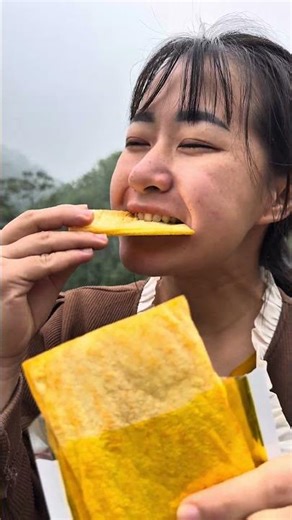 How to peel candy #bushcraft #camping #shorts #survival