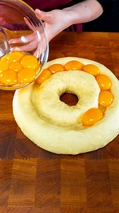 93K views · 194 reactions | Meine Großmutter hatte recht! Das ist das Geheimnis des besten Teigs! Zutaten: Zucker: 70 g Trockenhefe: 10 g Milch: 450 ml Butter: 200 g Mehl: 800 g Salz: 5 g Backpulver: 10 g Eier: 10 St Eier: 1 St Milch: 30 ml Sesamsamen: 30 g Wasser: 2 l | Cookrate - Deutschland | Facebook