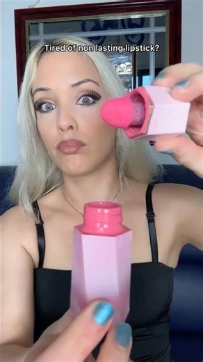 Summer smudge proof makeuphack!⛱️#lipstick #beautyhacks #makeuphacks #lifehacks #makeuptutorial#hack
