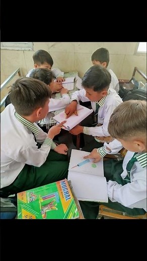 🤝 Students in Action: Excelling Through Group Work 🤝