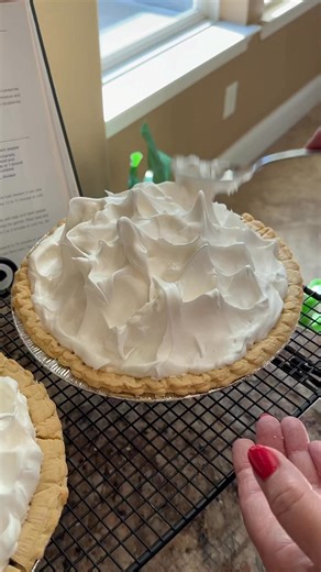 463K views · 5.9K reactions | 不Butterscotch Pie不 Type “RECIPE” and I’ll send you a direct link (check your inbox/message requests) https://www.dinnerin321.com/butterscotch-pie-recipe/ #pie #dessert #sweet #mom #desserttime | Dinner in 321 | Facebook