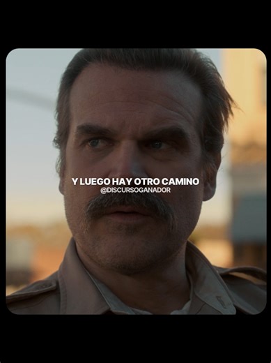 Hopper entendió que amar a Once no era encerrarla para sanar su propio pasado, sino prepararla para que ella pudiera escribir su propio futuro. #strangerthings #once #hopper #myke #strangerthings5