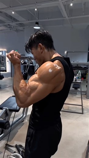 Strong Muscle Bodybuilder #fitness #bodybuilding #fitnessmotivation #bodybuilder #muscle #handsome