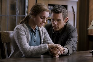 Regression: Emma Watson e Ethan Hawke nel primo teaser