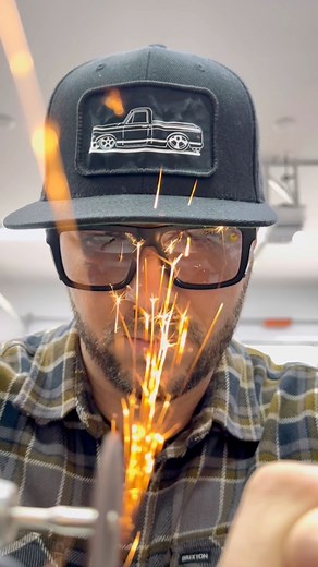 180K views · 3.2K reactions | Made use of a snapped gooseneck from Karson Diecast Co by turning it into a simple bumper pull (I intentionally grabbed this one from them) What’s also cool is I met Heat Wave Visual at SEMA. Their huge freshly painted black Kenworth cab over was tough to miss ‍ Super cool display with tons of retro pieces and their line of sun and safety glasses  Check em out if you haven’t seen em! | streettruckdiecast | Facebook