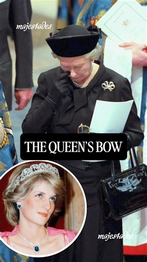 The day the Queen bowed, the world wept. The historic goodbye to Diana 🕊️👑
