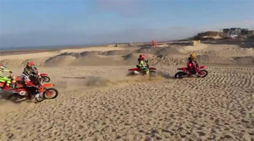 Le début du Beach Cross de Berck avec la course Espoirs
