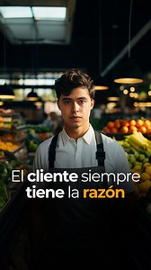 ¿El Cliente Siempre Tiene La Razón? 👇🏼 La frase "El cliente siempre tiene la razón" ha sido utilizada como regla de oro en el mundo de los negocios, pero pocas personas conocen su verdadero significado. No se trata de justificar malos tratos ni aceptar lo inaceptable, sino de reconocer la libertad del cliente de elegir lo que desea, incluso si no compartimos su gusto o preferencia. Reducir la frase a la mitad ha distorsionado su intención original, llevando a muchos a asumir que todo debe tole