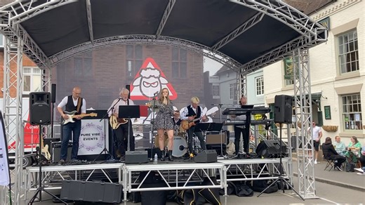 Brilliant band on Bridgnorth High Street as part of a great walk/ run day in our fab town ❤️❤️ | LoveBridgnorth