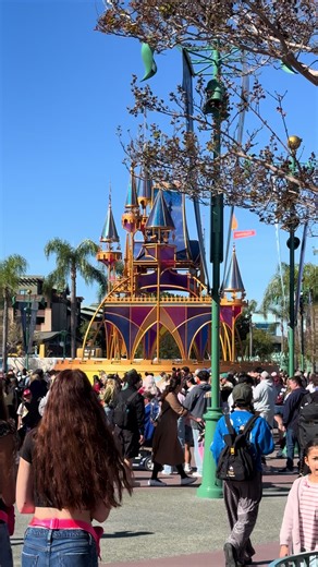 Reservación de Domingo en Disneyland: ¡Un Error Divertido!