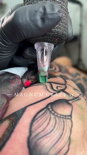 Green color packing technique tattoo process tattoo artist VivianaCalvo #tattooartist #colortattoo #colorpacking #worldsbesttattoos #besttattoos #tattooapprentice #tattootechnique #howtotattoo #learntotattoo #tattootutorial #tattootips #tiktoktattoo #tattootiktok #tattooing