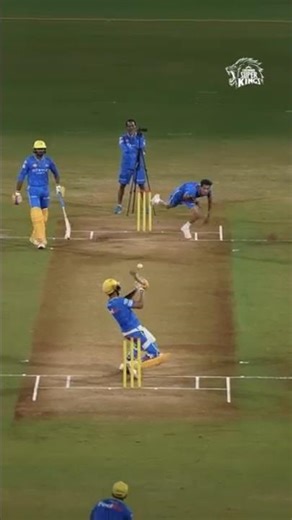 One word for the shot 👉 "Nonchalant" ✨💛 #WhistlePodu #Yellove #cricket #cricketmatch #orangecap