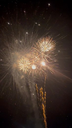 197K views · 3K reactions | CROWN BROCADE #magicpyro #foryouシ #fireworks #viralvideoシ #trendingreelsvideo | Magic Pyro 2.0 | Facebook