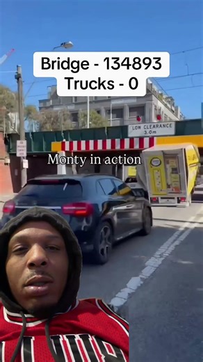 Did he see the clearance sign ? 🚛 🚧 #leecashinout #helpmemakethismakesense #likeandsubscribe