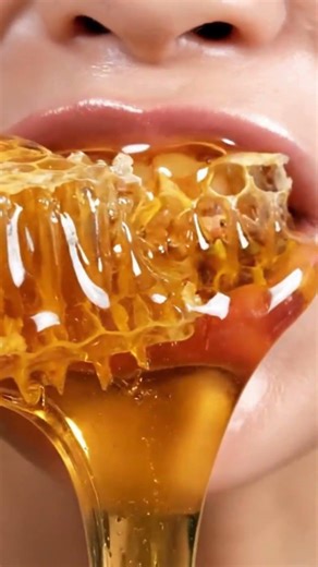 This Honeycomb Bite Is Pure Gold… 🍯 #asmr #satisfying #honeycomb