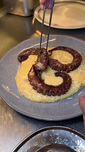 76K views · 2.1K reactions | Reviews do Mustache 539 - O prato com polvo mais inusitado que eu já vi na minha vida, do @oraobar em São Paulo Polenta carbonara com polvo foi novidade até pra mim, mas não é que deu match, rapeize? O Orão ainda tem um rooftop irado, uns drinks tops demais e é uma ótima sugestão pra colar com o date ou até mesmo com a família 﫶 #POLVO #polentacremosa #reviewsdomustache | Reviews do Mustache | Facebook