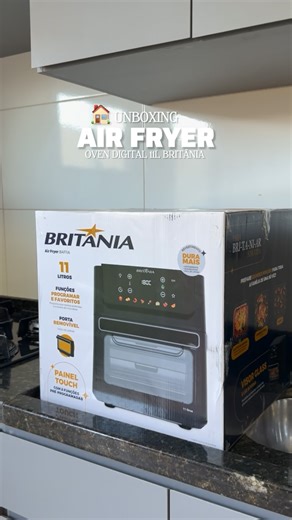 Gabriele Pavinato on Instagram: "• Unboxing: Air Fryer Oven Digital 11L 1800w @britaniaeletro ✨Seu amplo espaço interno permite cozinhar porções maiores de uma só vez - ideal para famílias que buscam eficiência sem abrir mão do sabor e da saúde. ✅ Design moderno e Limpeza descomplicada ✅Funções inteligentes que simplificam o preparo ✅Praticidade e Segurança ⚙️Características: Capacidade do cesto de alimentos (L): 1,5L Capacidade total - cavidade interna (L): 11L Tipo de cesto: assadeira funda, q