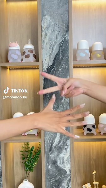Buruan serbu live MooMoo sekarang juga‼️ Karena MooMoo lagi banting harga diskon UP TO 50% apalagi buat warna-warna gemesnya ❤️ #paydaysale #gajiansale #diskonlive #botolsusu #empengbayi