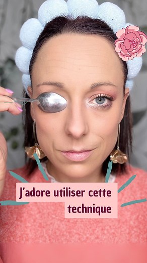Tutoriel maquillage avec une simple cuillère . Vous pouvez faire cette nuance avec n’importe quelle palette de nuances et n’importe quelle couleur que vous aimez Combien de styles de maquillage pensez-vous pouvoir utiliser avec une cuillère ? | Younique Make up BY Lorraine