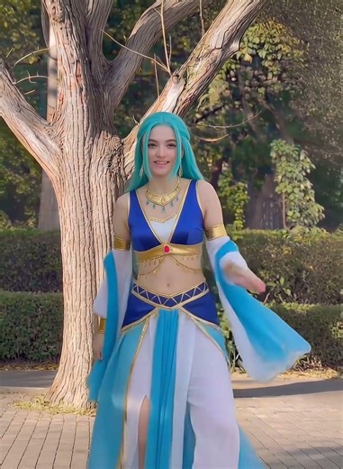 Nefertari Vivi charming dance... Please like and rate 💖 #anime #waifu #cosplay #fyp #onepiece