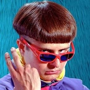 Oliver Tree Girlfriend 2026: Dating History & Exes - CelebsCouples