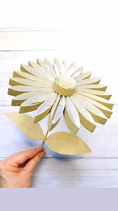 Look What I Made with Paper Rolls 😮 #diy #tutorial #paperflower #tutoriales #floresdepapel #howto #craft #craftideas #reuse #recycling | Day with DIY