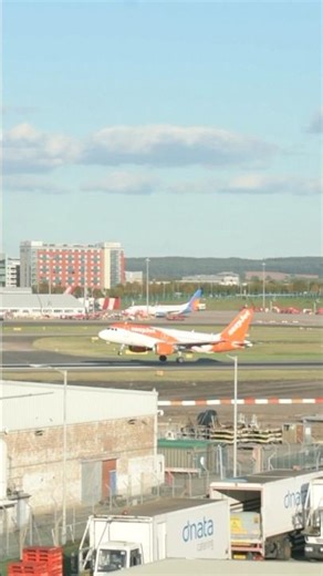 EasyJet Airbus319-111 #landing #easyjet #airbus #flightlanding #creator #youtuber #globalaviation