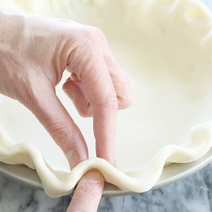 Thanksgiving is coming! 🦃 Let the pie-making begin. You'll need this, though: the ultimate step by step guide to how to make the perfect light and flaky gluten free pie crust in just one bowl. With a dairy-free option, too! | Gluten Free on a Shoestring