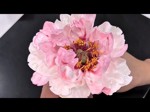 Make peony flowers out of cream that look like real flowers / #caketv #pipingflowers