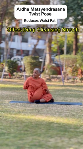 Neeru Saini on Instagram: "Ardha Matsyendrasana 👍 || #asana #ardhamatsyendrasana"