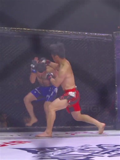 重拳追击@世锦赛冠军周启阳_背后裸绞强势降服亚美尼亚悍将_#UFCFight #MMAFighter #OneChampionshiphighlights #foryou