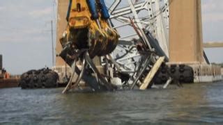 4K views · 12 reactions | Clean up from the Francis Scott Key Bridge collapse in Baltimore continues. Watch as the largest claw in the U.S. pairs with the largest hydraulic claw in the U.S. to continue efforts. https://ow.ly/3sfK50Rzmle | Equipment World | Facebook